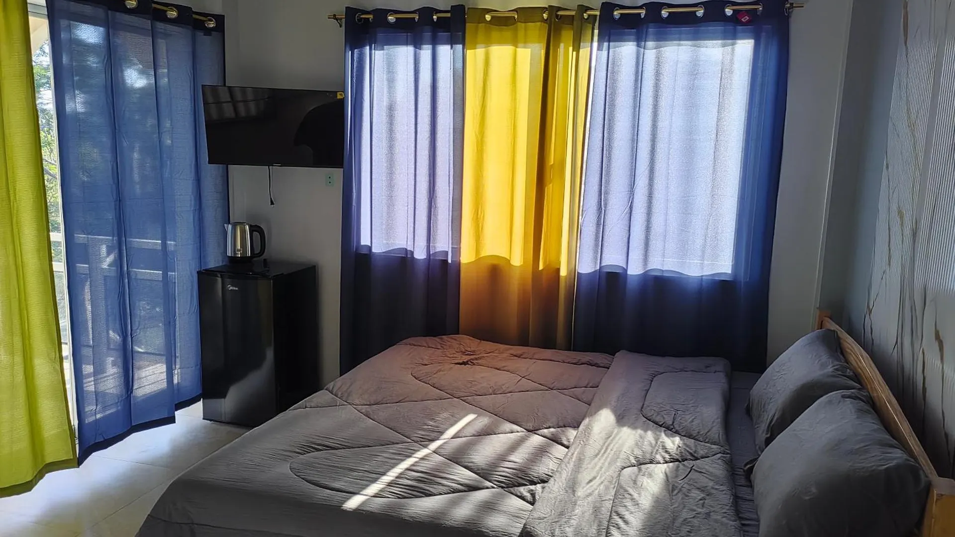 Hostel Eazy Stay Room Rental Panglao Philippines